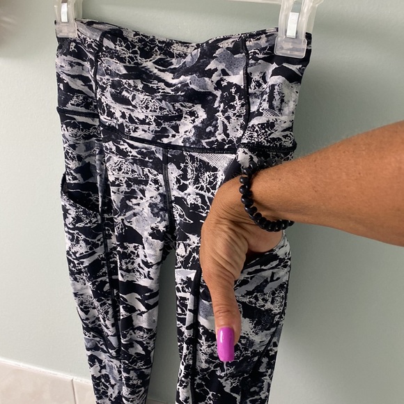 Lululemon Super lightweight no sweat breathable limited edition seamless bottoms - Picture 5 of 11